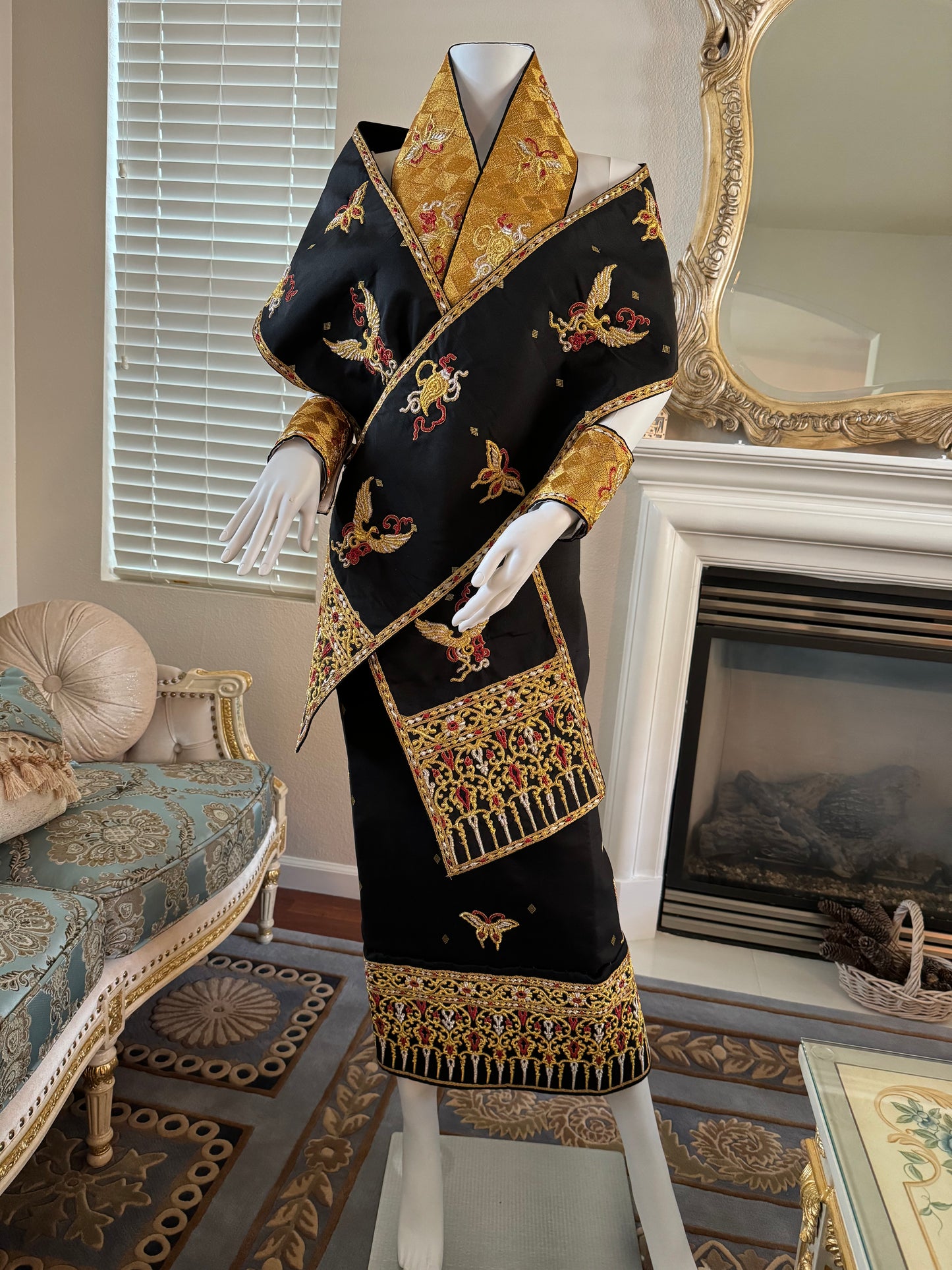 Traditional Laotian Black & Gold Padding Set